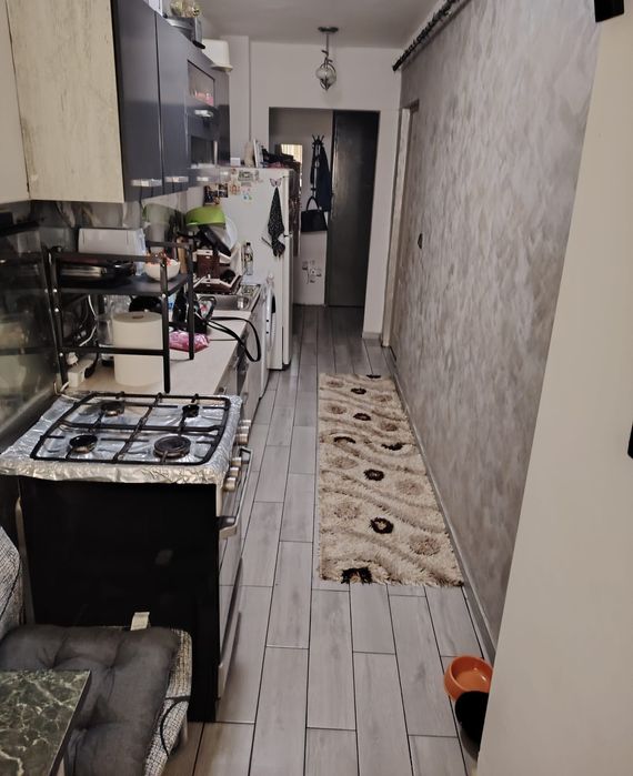 Garsonieră  decomandată  renovată   9 mai