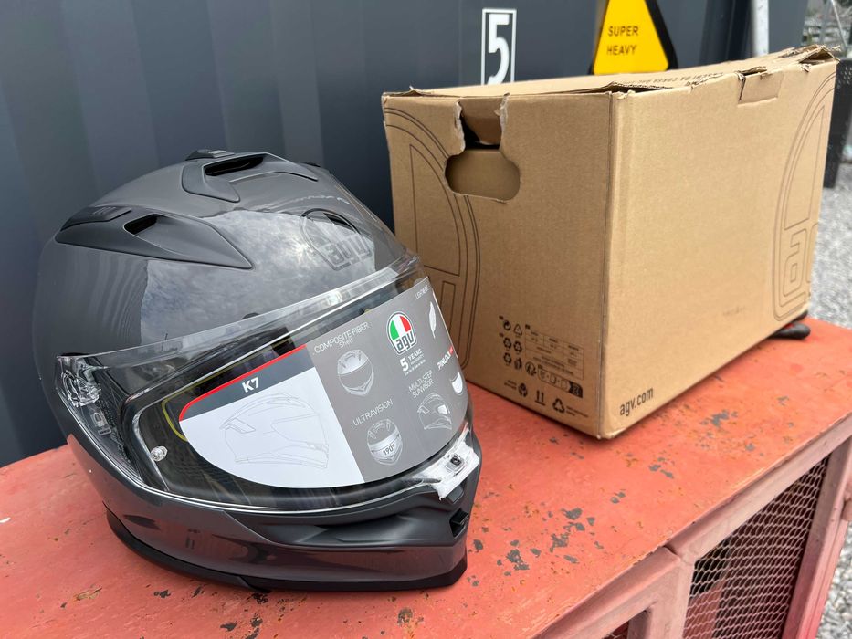 Продавам ОРИГИНАЛНА НОВА/неупотребявана каска AGV K7 с PINLOCK!