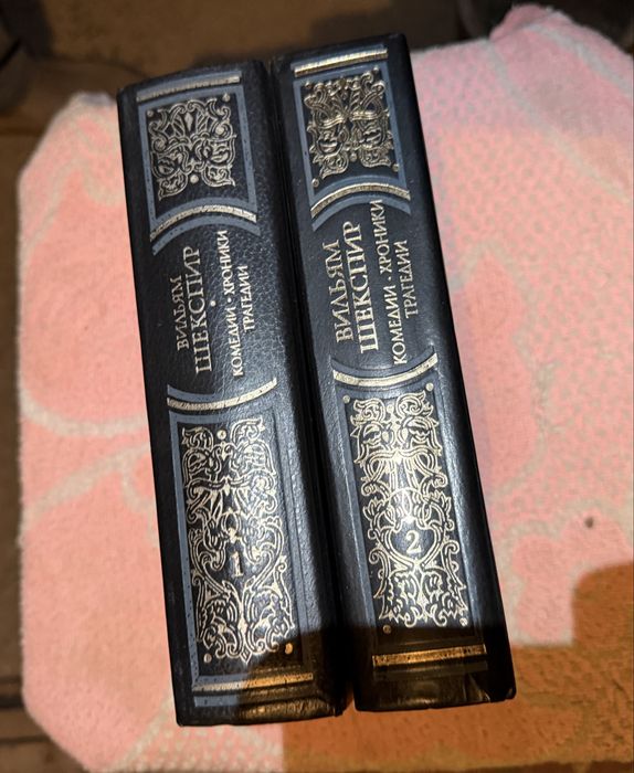 Продам книги В.Шекспира в дрвух томах, состояние: отличное.