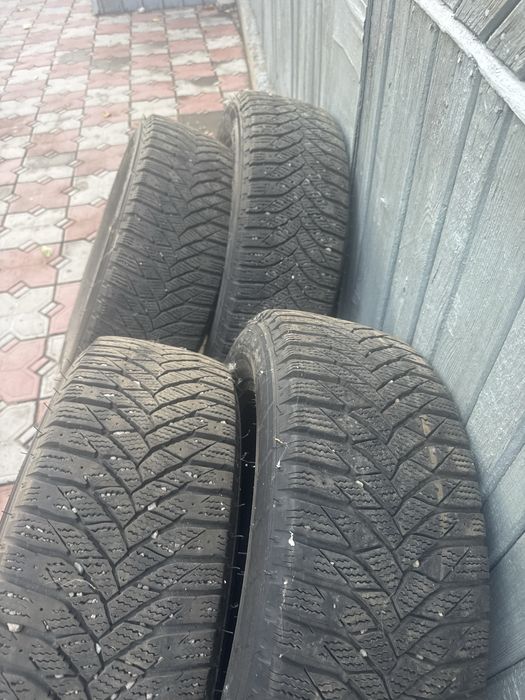 Комплект зимней резины 215/60/17