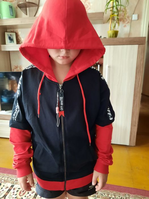 Продам спортивный костюм