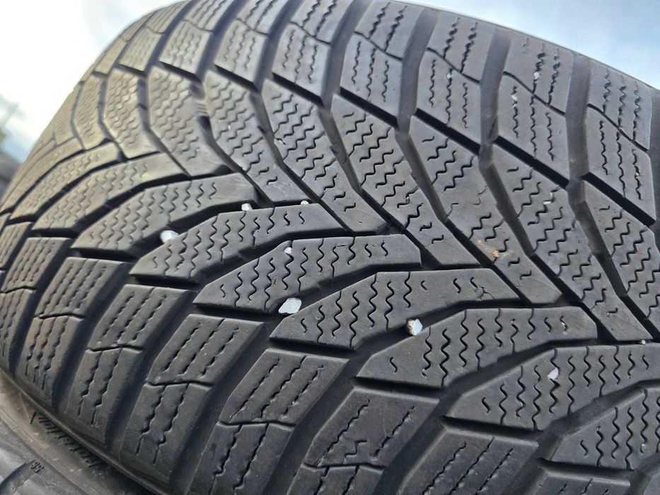 2бр Зимни гуми 215 40 18 - Nexen