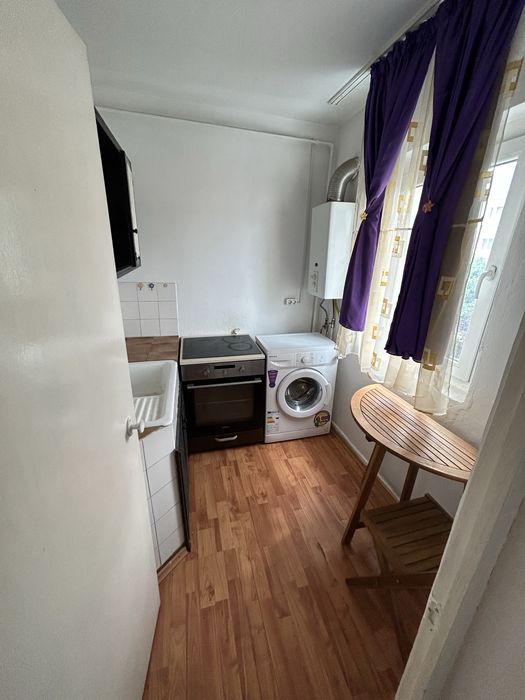 Garsoniera Mioveni zona A uri etaj 3