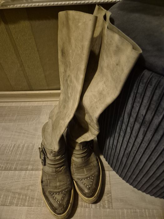 Дамски ботуши, естествена кожа.