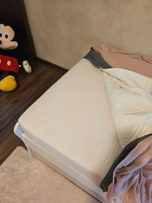 Pat fetite roz si alb