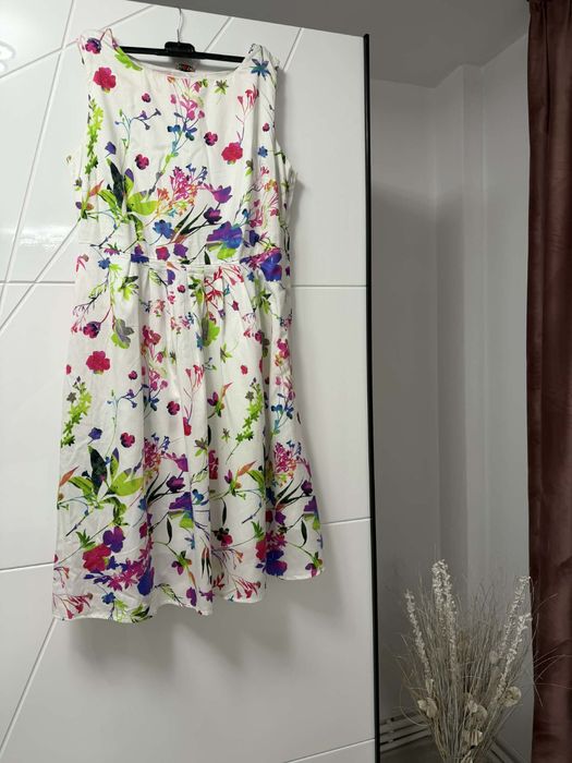 Vand rochii marime 44