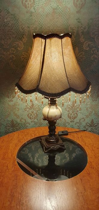 Настольный светильник