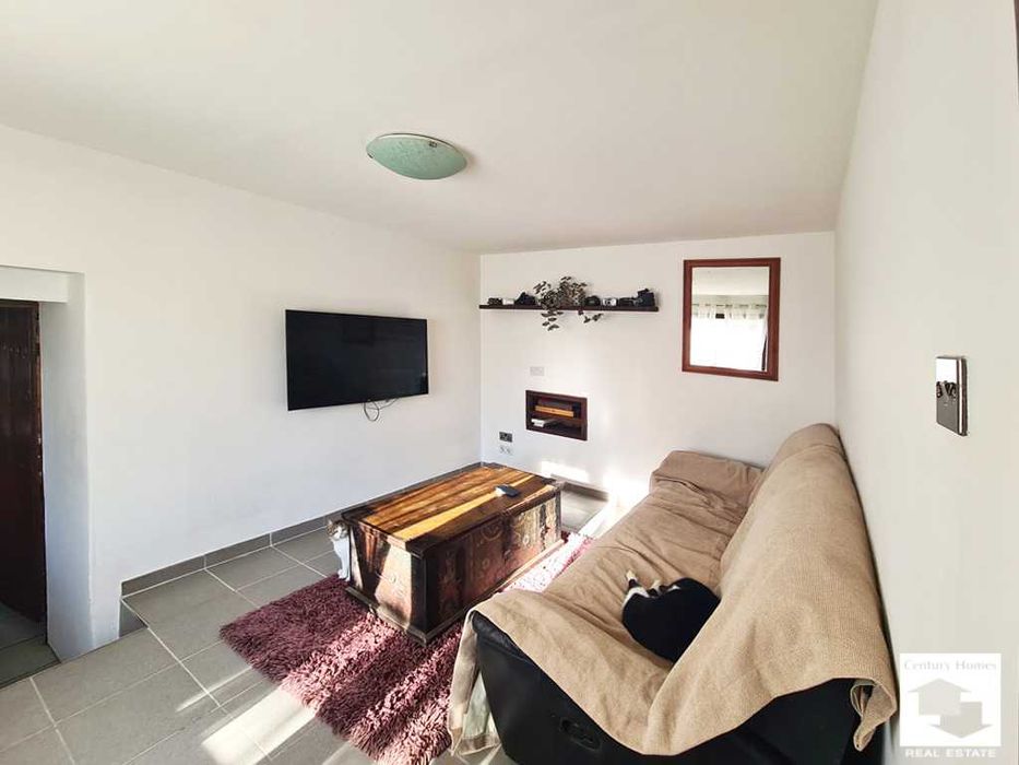 205017 Реновирана къща с голям двор в с. Градище