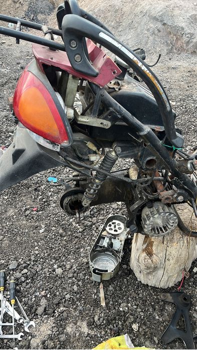 Продам мопед и много запчастей