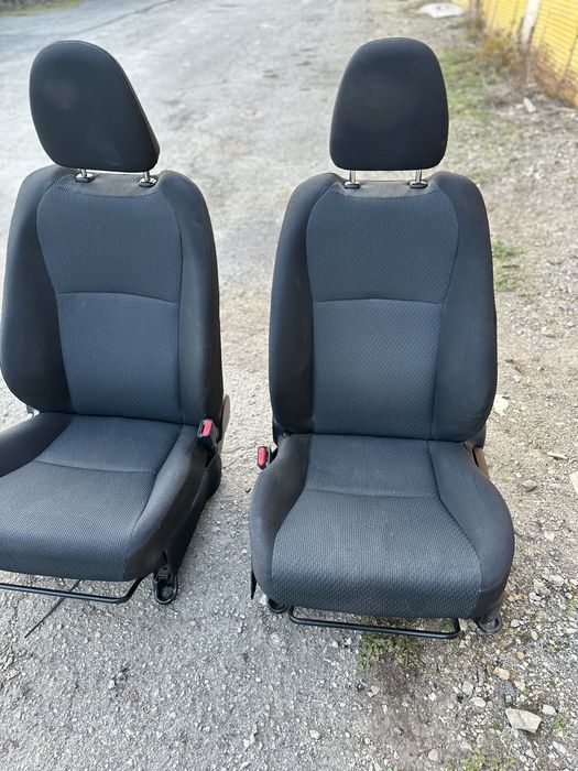 Седалки предни за Тоиота ярис