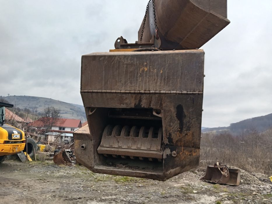 Cupa concasor pentru esxcavator 25/30 T