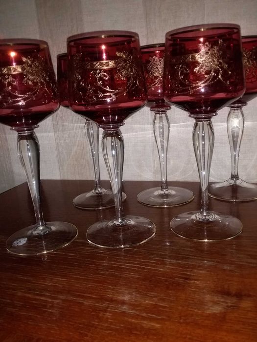 Высокие фужеры Чехословакия.  Рубиновые. Новые.