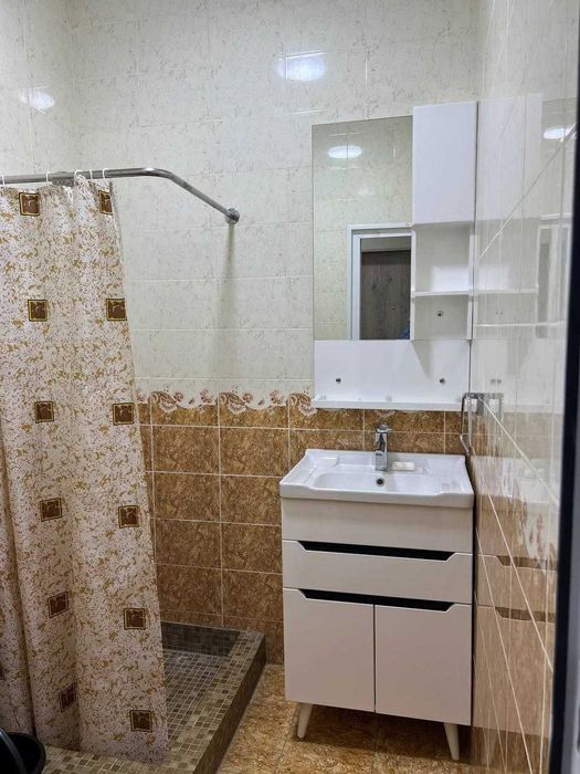 Продается квартира офис в Яшнабадском районе 1-комнатная 43м2