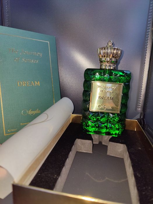 Parfum Amylia made in UAE