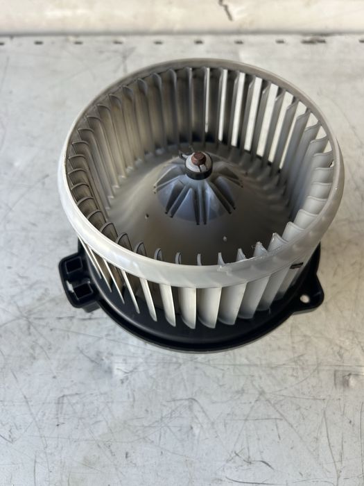 Моторче парно/вентилатор парно тойота авенсис/Toyota avensis T25