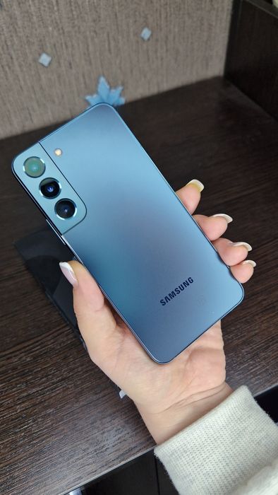 Продам Samsung S22