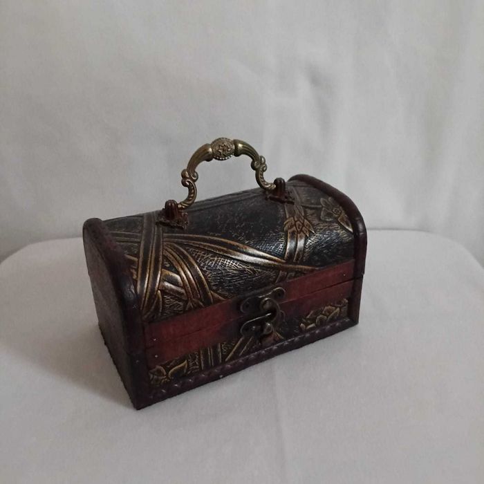 Сундучок из дерева. Новый.