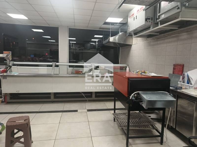 Функциониращ търговски обект със статут на  магазин  за продажба, кв.