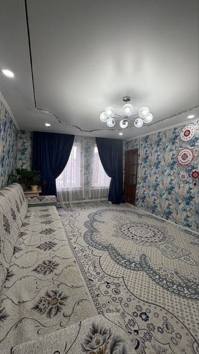 Пиодается дом с гаражом , баней