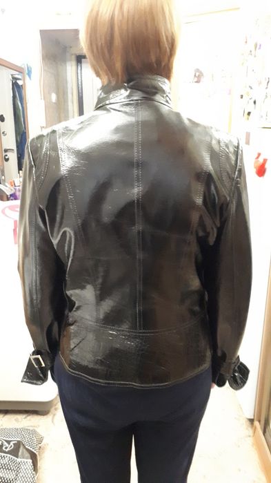 Продам женскую куртку