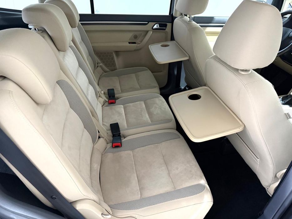 Vand touram 2011 2.0 diesel automat