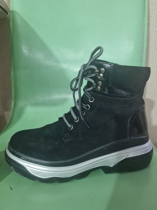 Продам демисезонные ботинки