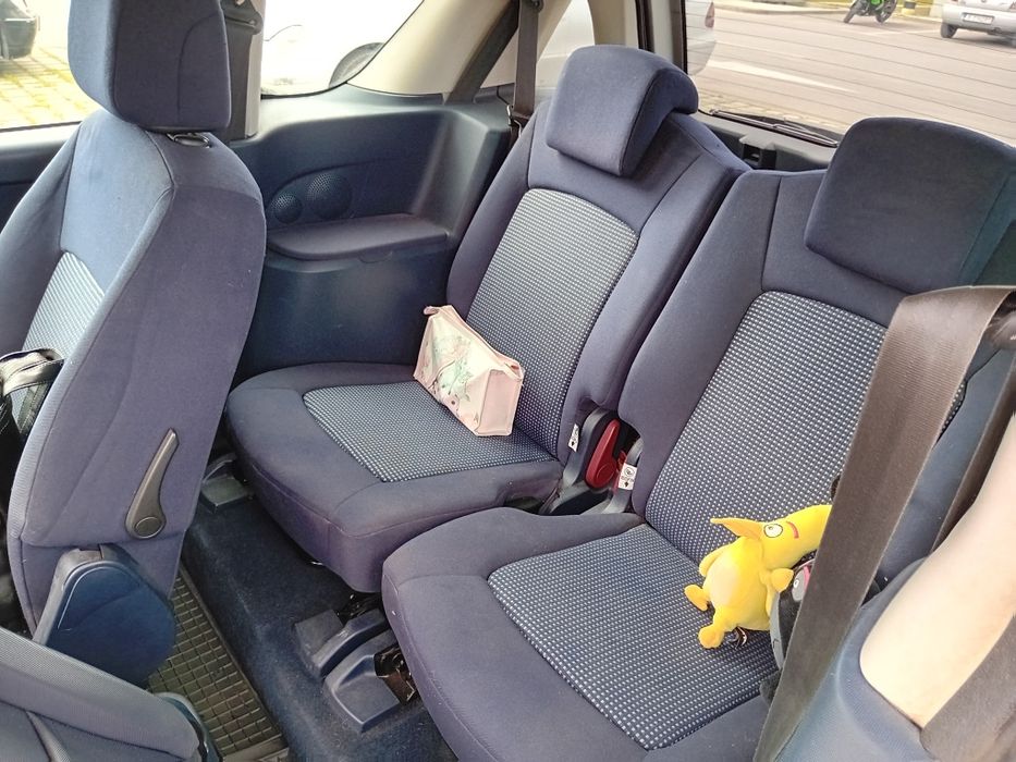 Продавам Пежо 1007