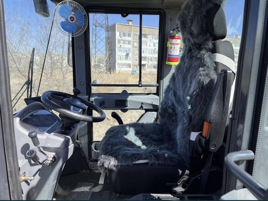 Фронтальный погрузчик