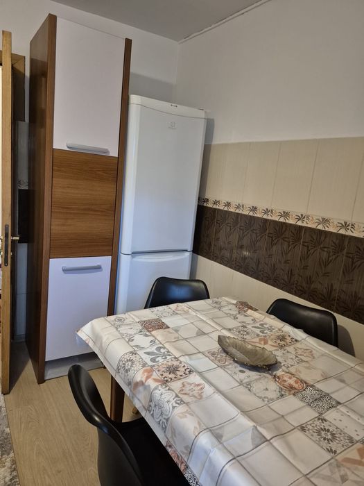 Ofer spre închiriere apartament 2 camere