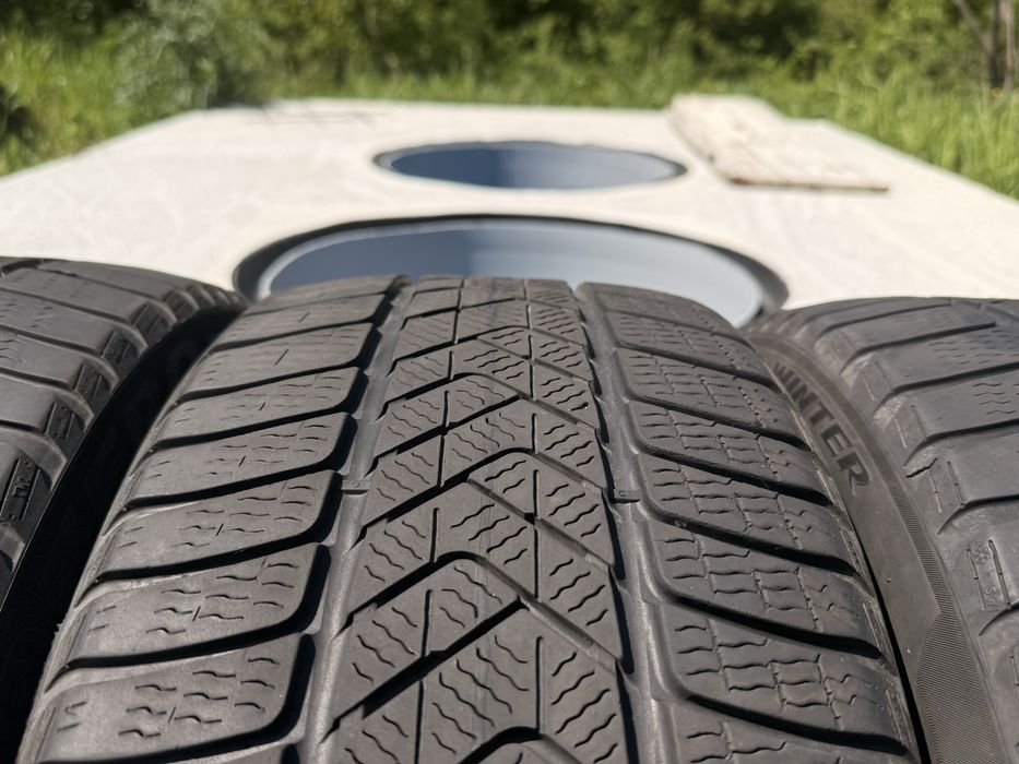Всесезонни/зимни гуми 235/45/18 ДОТ:24 PIRELLI