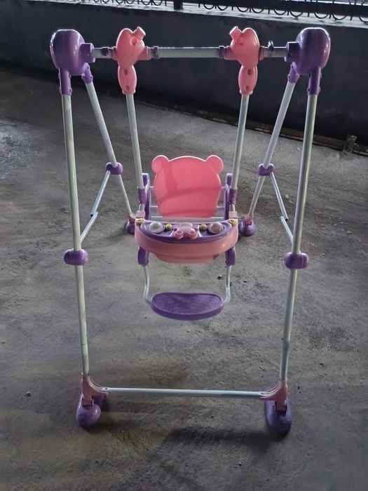 Качеля детская б/у не новая