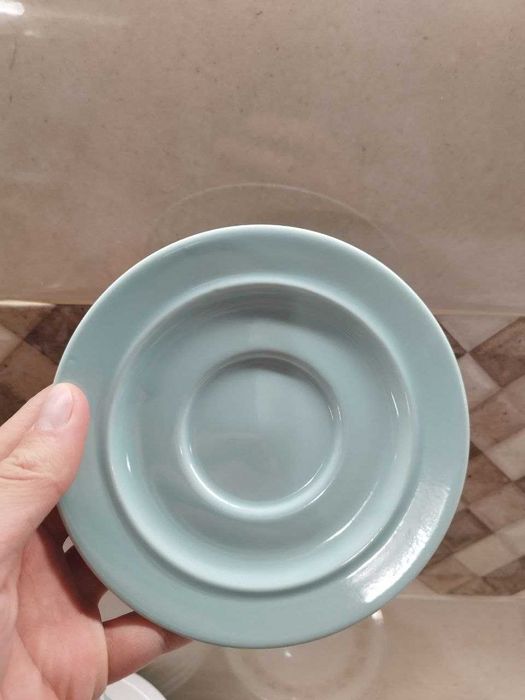 Два порцеланови сервиза за хранене