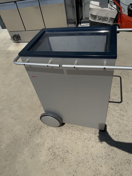 Малка витрина на колелца - Количка Bosch