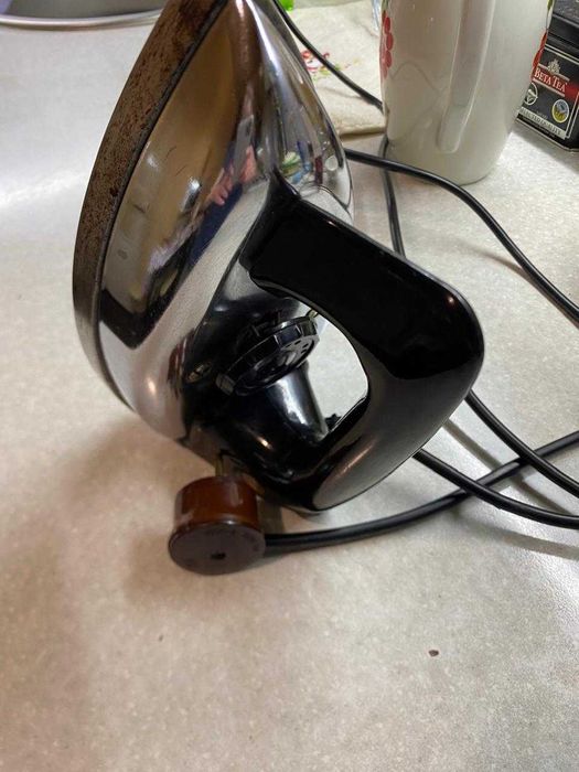 Утюг советский в рабочем состоянии