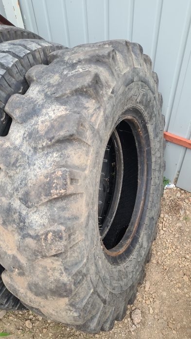 Cauciucuri excavator 11.00R20 și 10.00R20 cu detrapanti