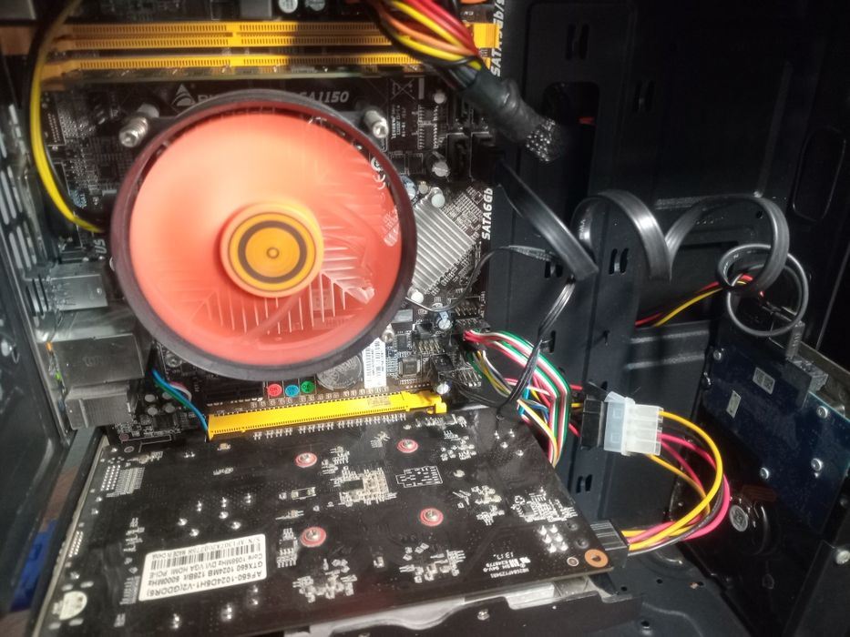 Gaming PC Core i3 4gen 8GB RAM GTX 650+Monitor Klaviatura mishka naush
