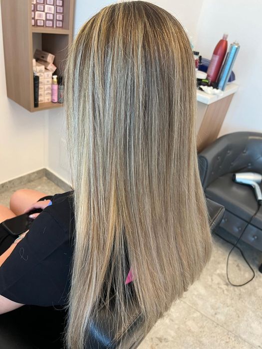 Tuns, vopsit și coafat