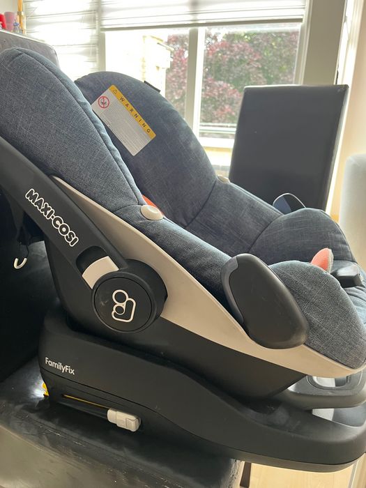 Столче  за кола Maxi Cosi с база