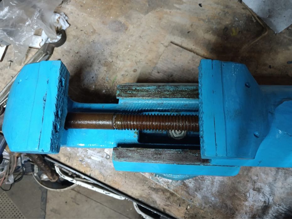 Продам тиски слесарные разные