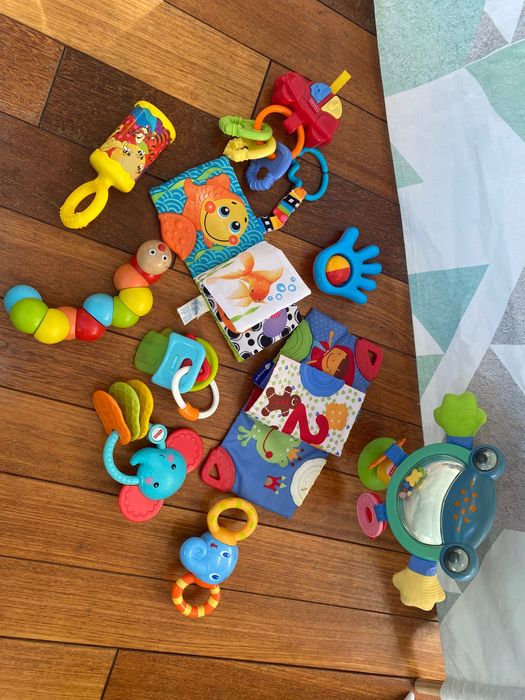 Тихи книжки и бебешки играчки