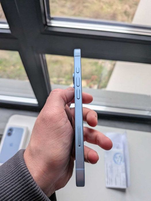 iPhone 17 256GB Mist Blue – Като нов, Гаранция към Технополис