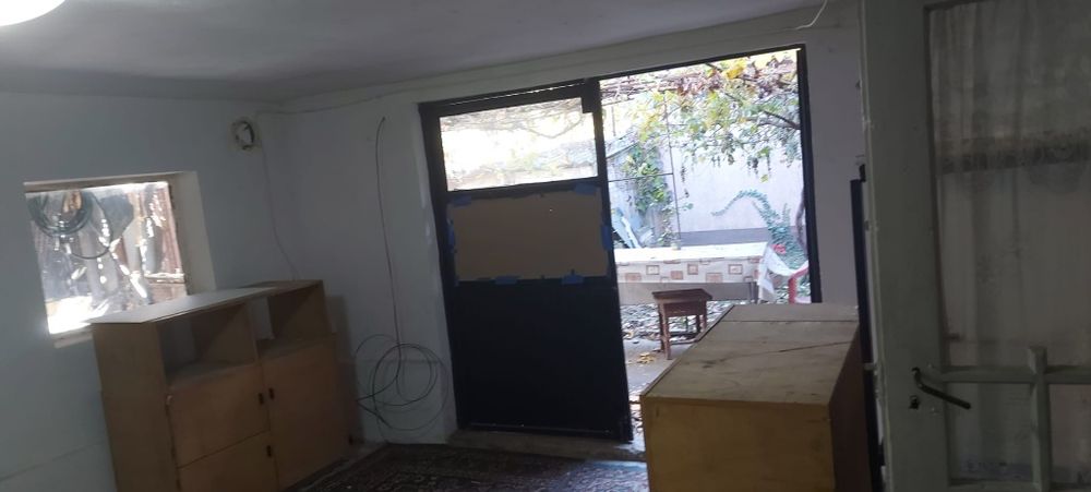 Casă 3 camere – 80 mp cu curte și acces auto – Dristor, București