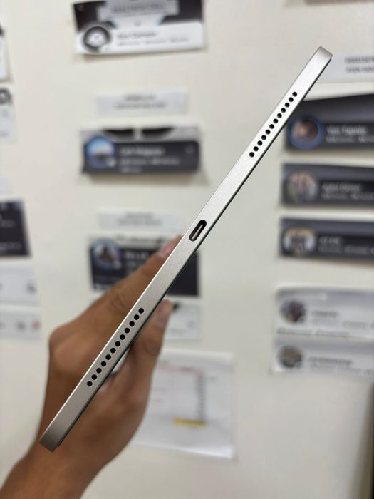 iPad Air 11“ cu M2 , NOU , 100% Bateria