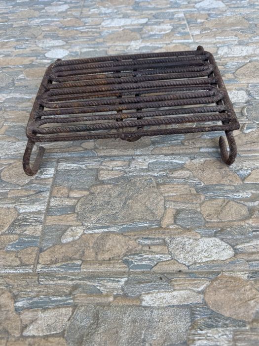 Vând gratar de Camping din fier forjat