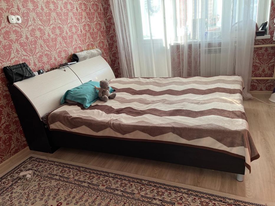 диван спальный в хорошом состояние