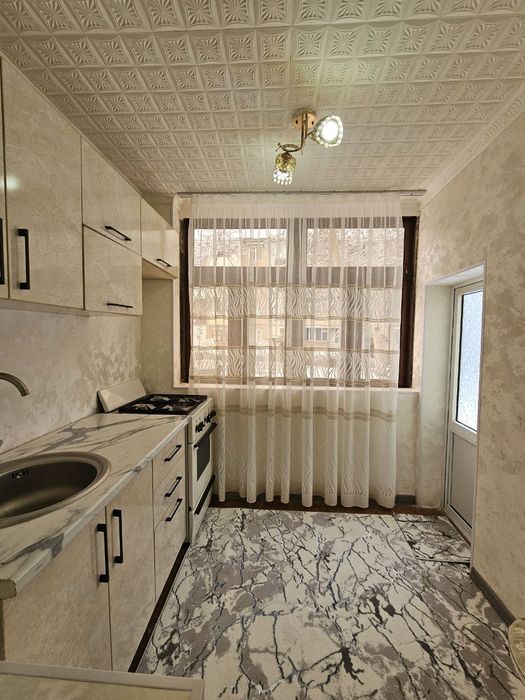 Продаётся с мебелью 2х комнатная квартира на 1-этаж Адрес Фрунзе Астор