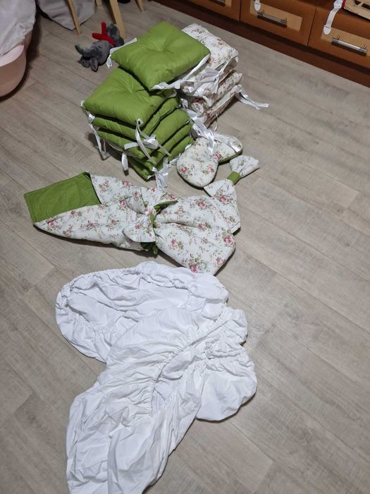 Продам набор подушек и конверт для новорожденного