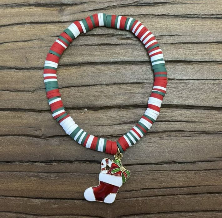 Новогодний браслет с подвеской.