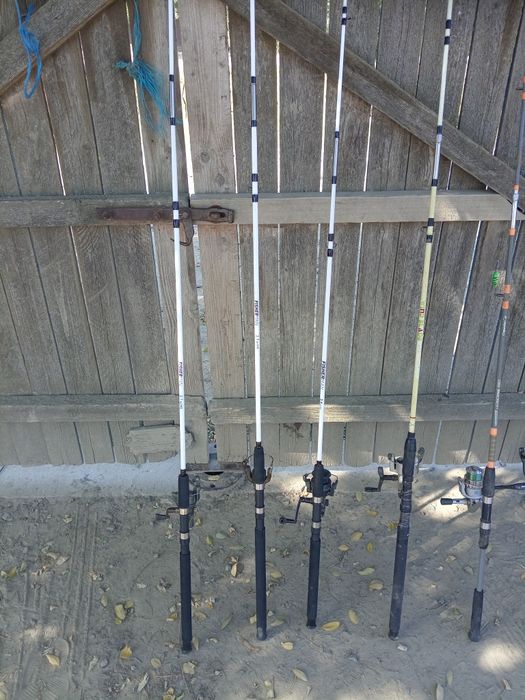 Vând lansete și scule de pescuit