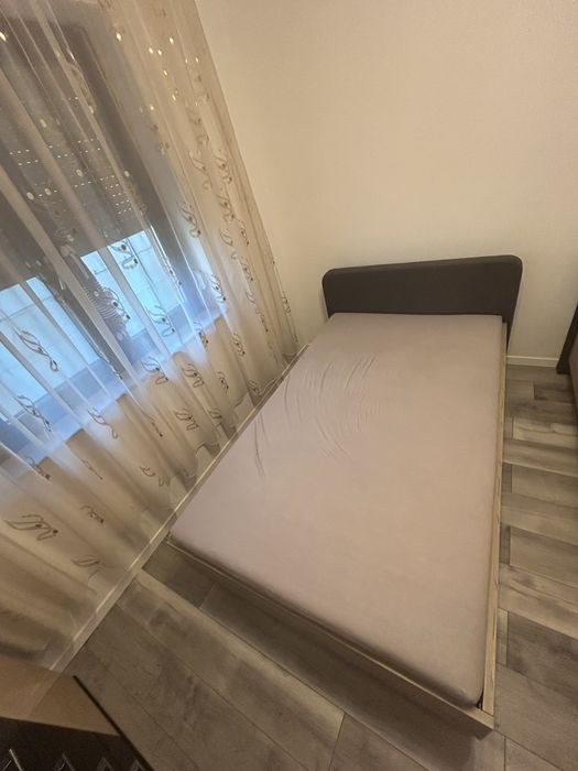 Vând pat de tineret și comodă